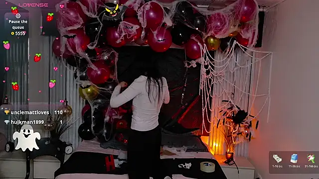 LenaRoses - show pussy+oil body