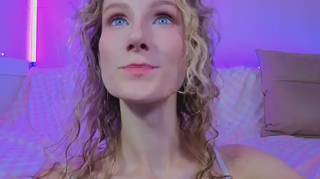 Aria_Pie - Wet cleavage
