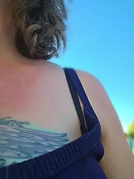 Julimonroe - Play w/ this wet hairy pussy in ur face