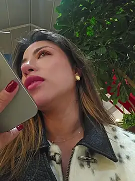 Karen_San_Miguel - Flash tits in public + hot video 😈