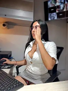 I_AM_SOPHIE_ - BIG SQUIRT IN THE HALLWAY AT WORK | TS💦