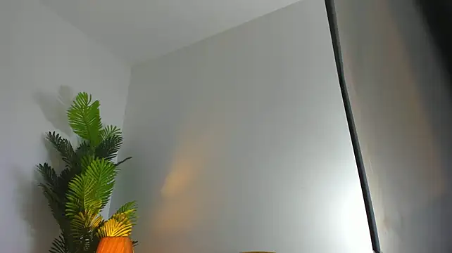 Nicolle_Lexyy - 🐱 Pussy Wants Attention — Can you help me reach the goal? She’s waiting… 😉