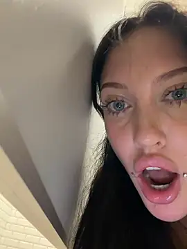 Melissa_crazy - Rita take off my pants behind door!!