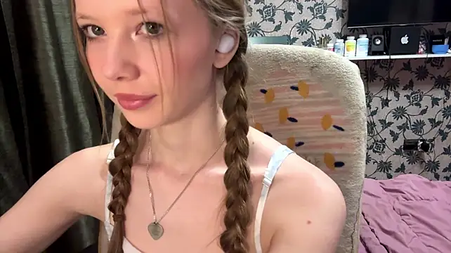 DionnaStrech - body tour in a close view <3
