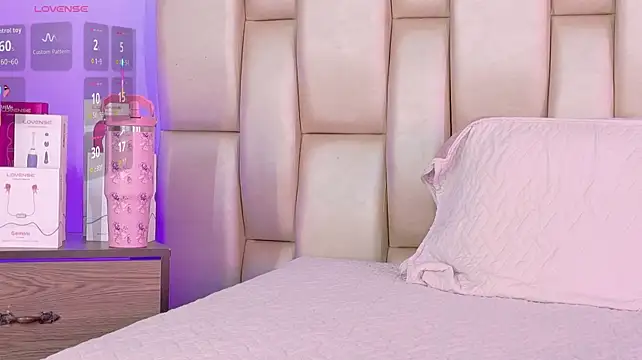 Shasa_8 - 4 fingers in pussy + fingers in ass😈