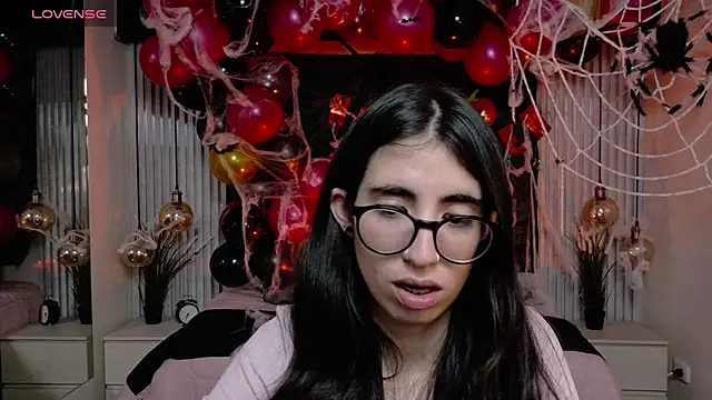 LenaRoses - show pussy+oil body