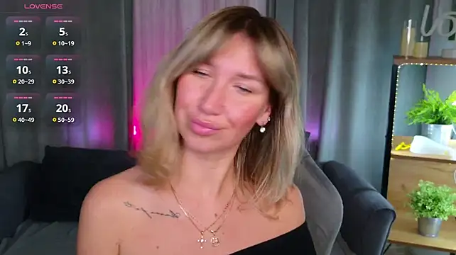 MilaBott - zoom my wet pussy and spit on pussy