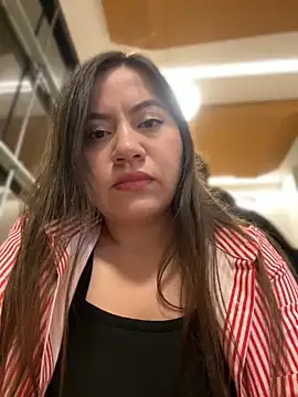 Bella_Pascualina - Show tits in public