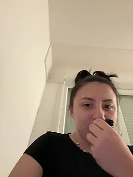Angela80 - Complètement nue