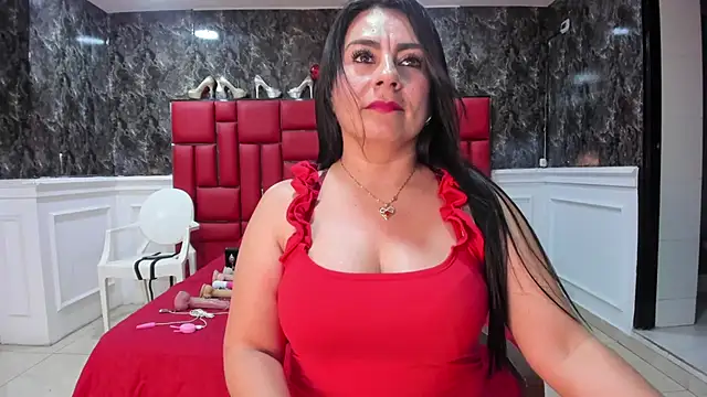 Imyourdirtymilf - show beautiful feet