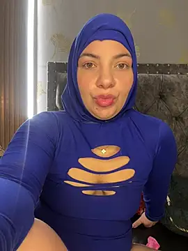 Layla_kaderr - show pussy near the camera