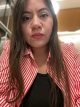 Bella_Pascualina - Show tits in public