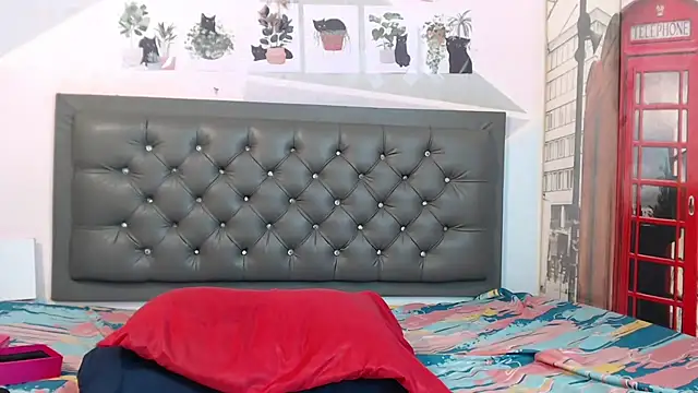 Kylie_Jennerr - doble penetracions with dildo 25cm