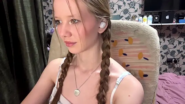 DionnaStrech - body tour in a close view <3