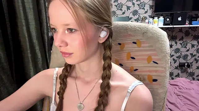 DionnaStrech - body tour in a close view <3