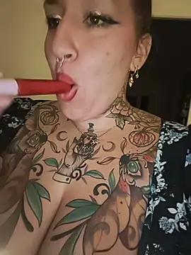 Thelittledevil388 - Mes seins pendant 1 min