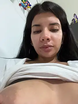 Isabella__naugthy - ice on my nipples for 15 seconds