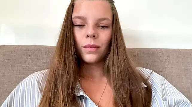 AmieLendor - Video fucking my pussy with dildo in PM