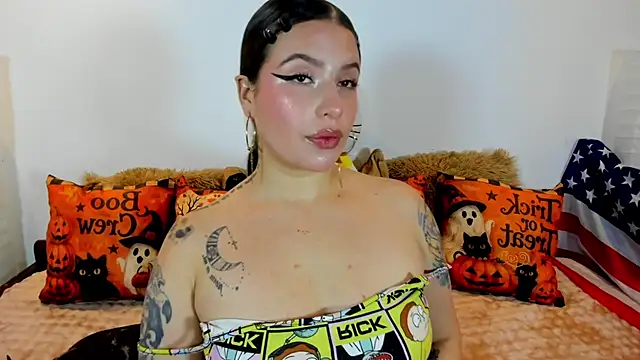 _KattyKat - naked ass + 10 spanks