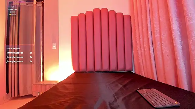 NiaCrawfordd - Put hot candle wags on my body !!
