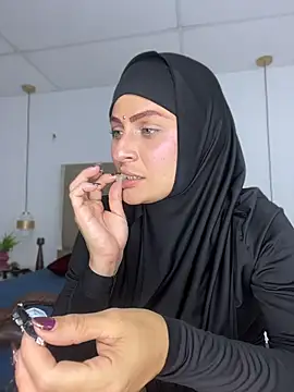 Aisha_k - remove hijab