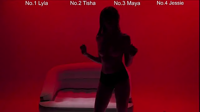 Aurora_girls - sexy M leg dance