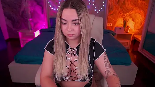 SusieWood - naked body with oil 😈