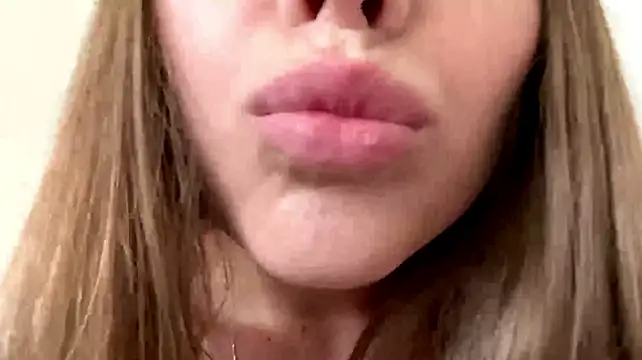 AmieLendor - Video fucking my pussy with dildo in PM