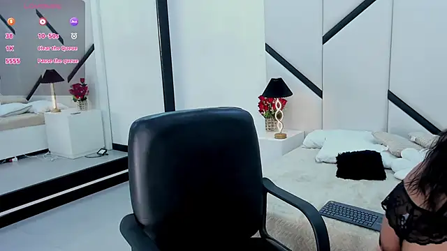 RebeccaWalton - Oil in my tits and massage