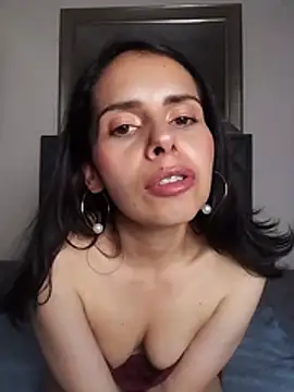 Bianca_Sweetie - Show boobs, pinching nipples, Oil them