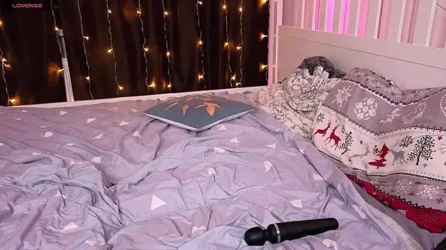 LauraleeSadiq - unbutton one button
