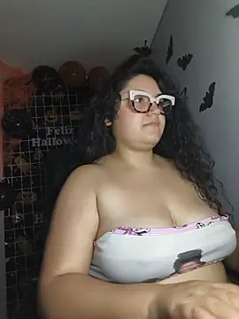 JuliSweet - Play boobs