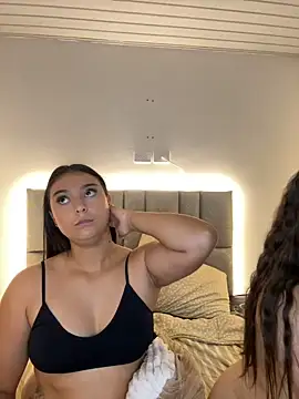 Nicolexxaleja - scissor plus kiss