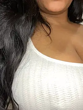 Bea3liz - Show ass with plug