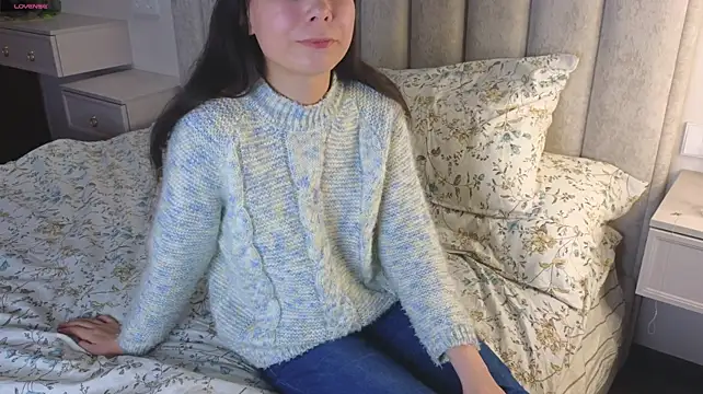 EloisNoyer - Play with my legs