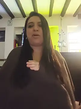 Dalila_Cobain - Show boobs, pinching nipple, Spit them