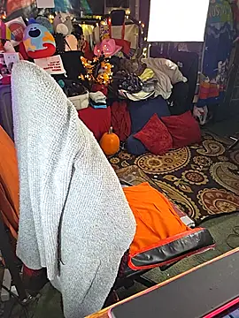 VelvetDiablo - Can i use your face as a seat?