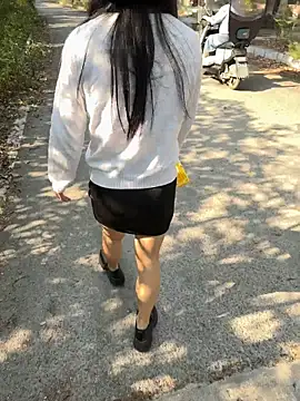 Zqyaini - 户外被疯狂舔穴喷水 刺激超紧逼逼无套中出 颜射 练习喷水满50人吞下精子
