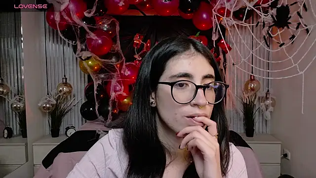 LenaRoses - show pussy+oil body