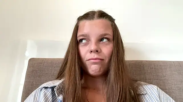 AmieLendor - Video fucking my pussy with dildo in PM