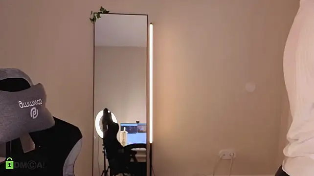 VivienRoss_ - write your nickname on my body
