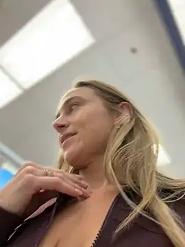 Lunagirl13 - Get my nipples really hard in public😈