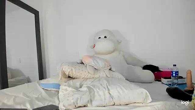 Juli_V29 - show pussy and asshole in doggy
