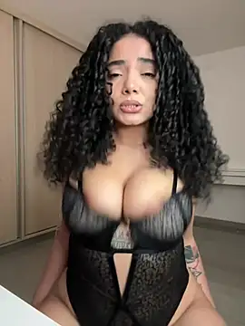 Curlyierr - UNDRESS AND GET NAKED