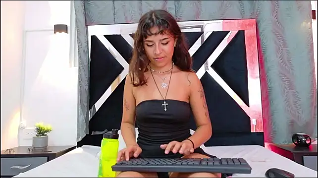 Nikki_Bloom69 - Greqat squirt