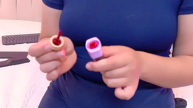 Madelinerousse - spit on and lick the nipples.💋🥰