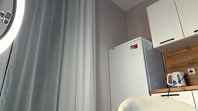 LunaHuurt - take a shower naked