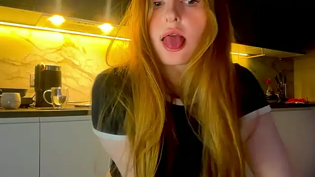LuxXAngel - dildo in pussy