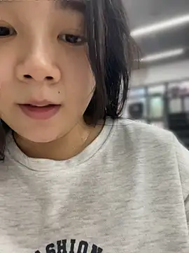 Luna-girl - 坐男人腿上问他有没有反应