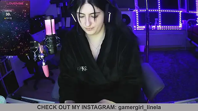 Gamergirl-Linela - LT Gets Oil On Boobs Video